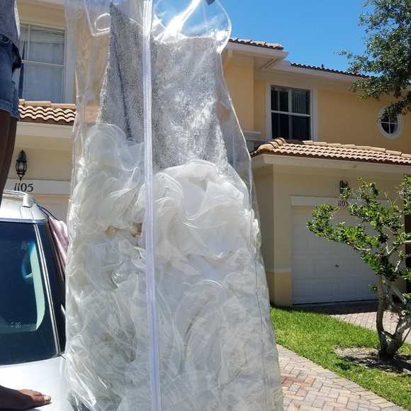 Wedding Dress. - Picture 2 of 11